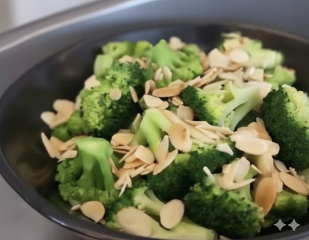 سبزیجات رنگارنگ (مانند کلم بروکلی و هویج) در حال بخارپز شدن در یک تابه عمیق با درپوش شیشه‌ای. بخار از زیر درپوش قابل مشاهده است که نشان‌دهنده پخت سالم است.